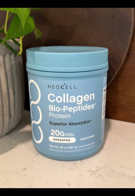 Envase de colágeno NeoCell en la cocina